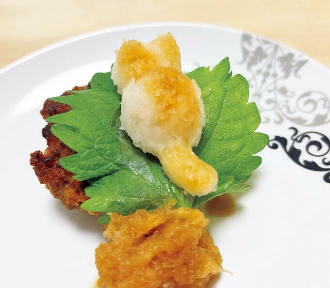 猫型に型抜きされた大根おろし