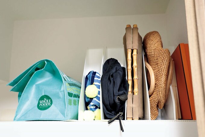 ファイルスタンドにバッグ