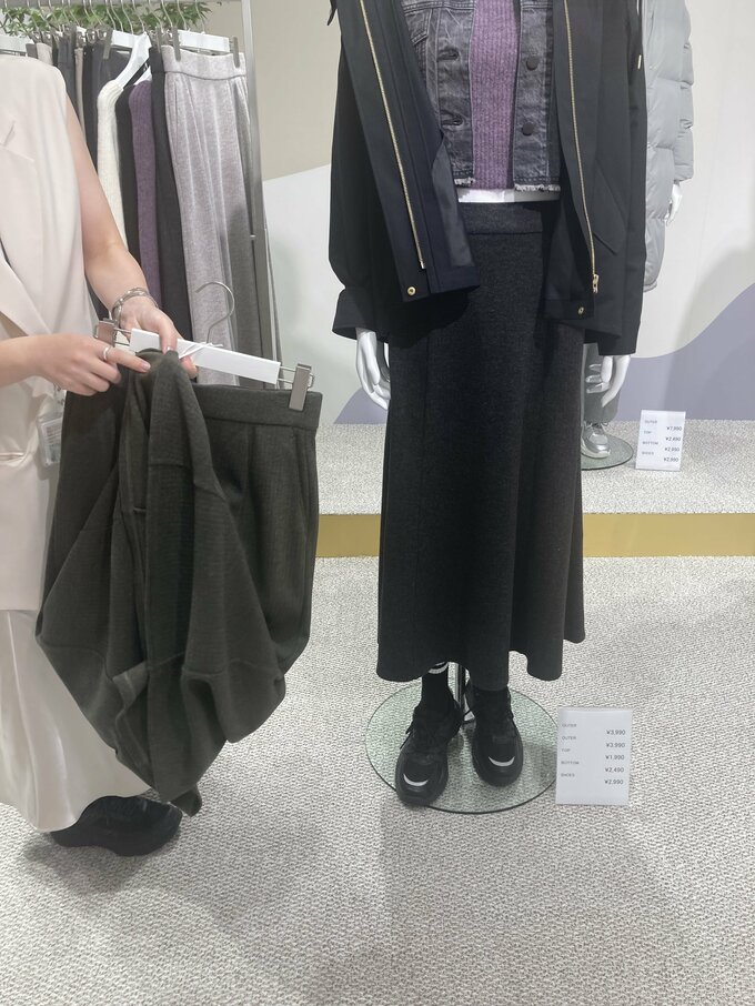 GUのブラッシュドリブフレアロングスカート