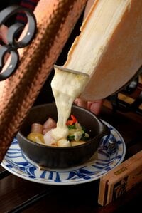 ワインにぴったり!スイスでは定番のチーズ料理「ラクレット」