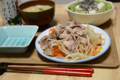 フライパンに入れて蒸すだけ！レシピいらずでメインおかず完成