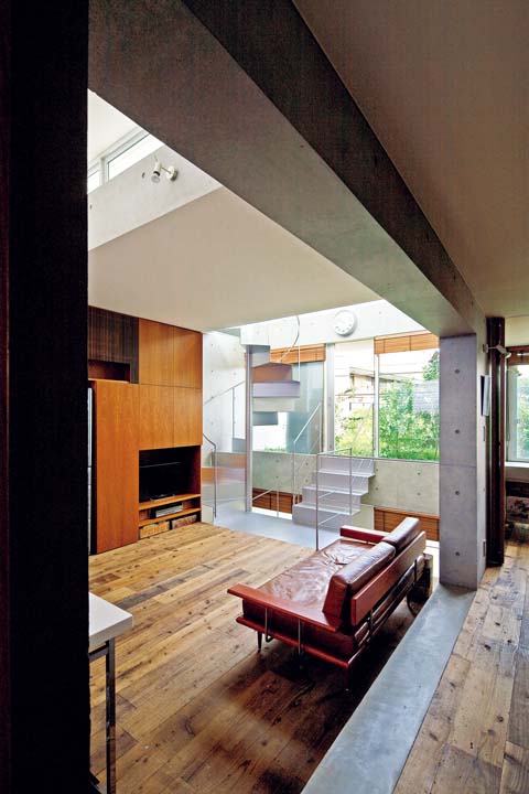 足場材を使ったリビングの床