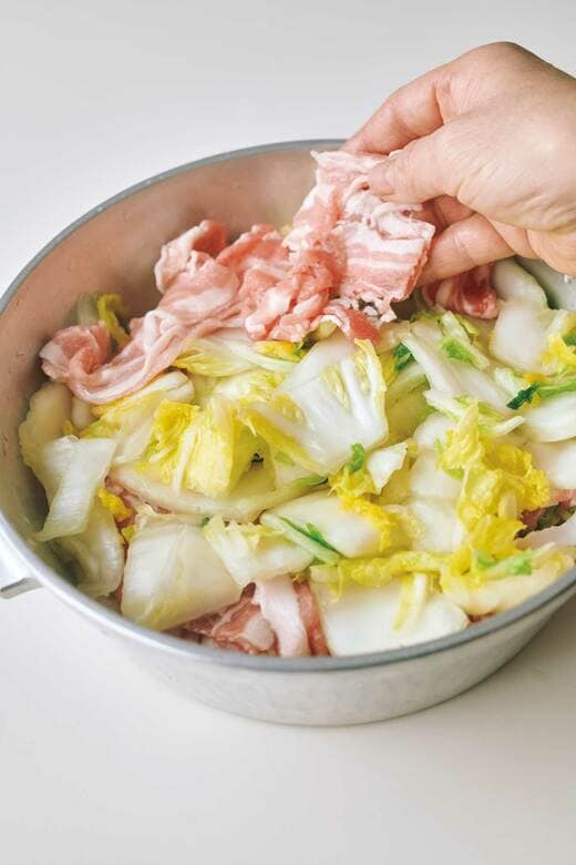 白菜と豚バラの重ね蒸しの調理過程