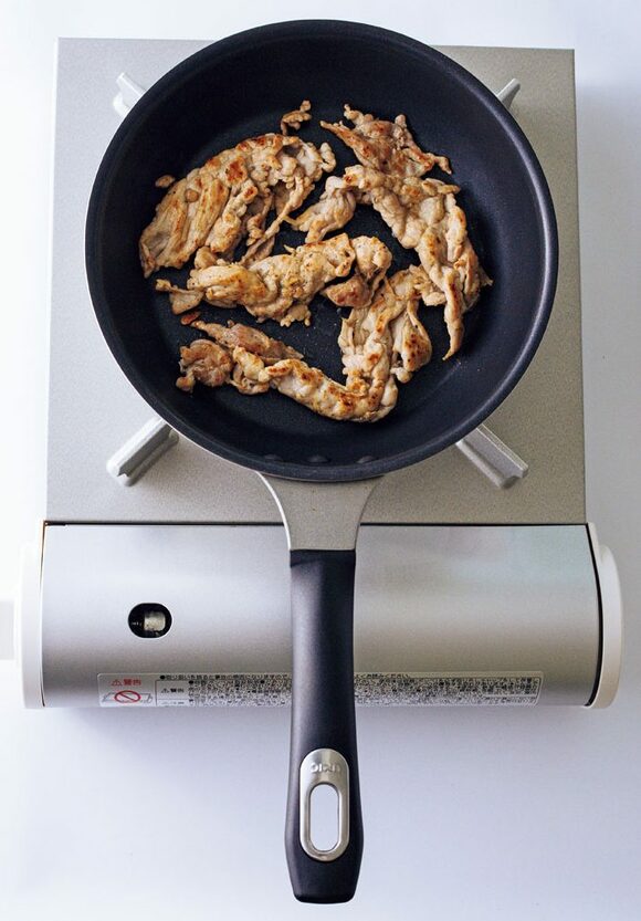 フライパンにお肉