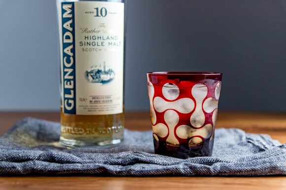 ウィスキーやカクテルを楽しむための特別なグラス