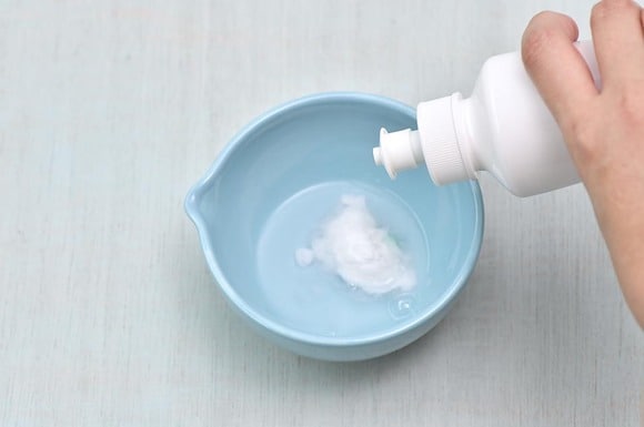 食器用中性洗剤を3滴加える。