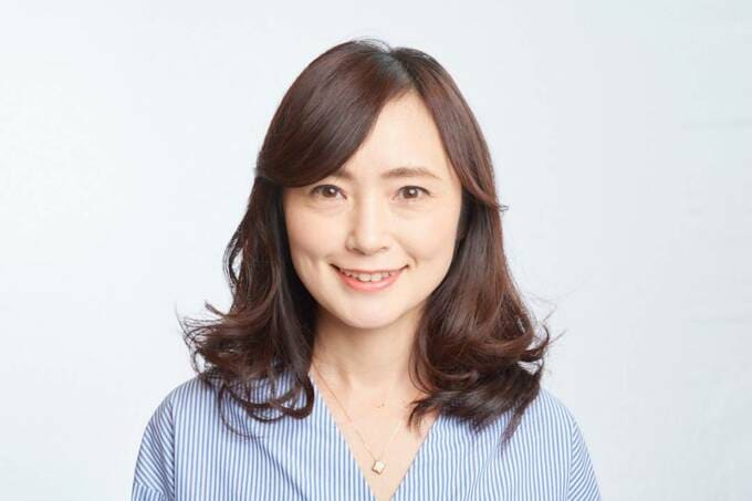 カーブしたラインがフェミニンな印象