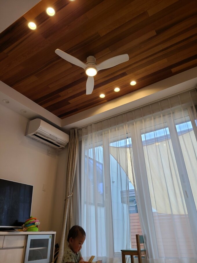リビング天井に設置したシーリングファン