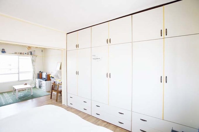 既存の大型収納を残した寝室