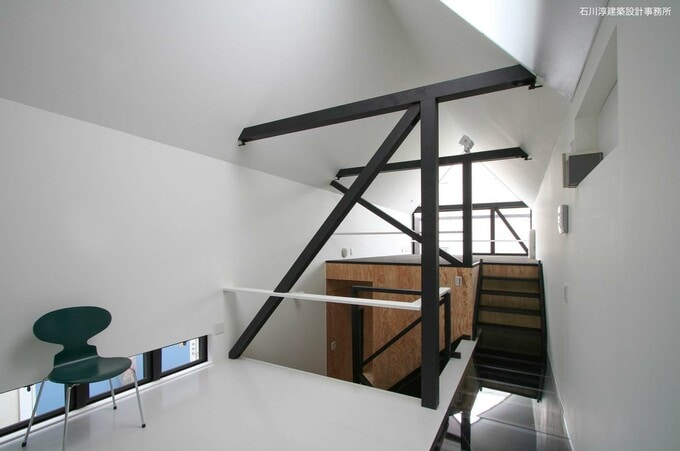 狭小住宅のダイニングとリビング