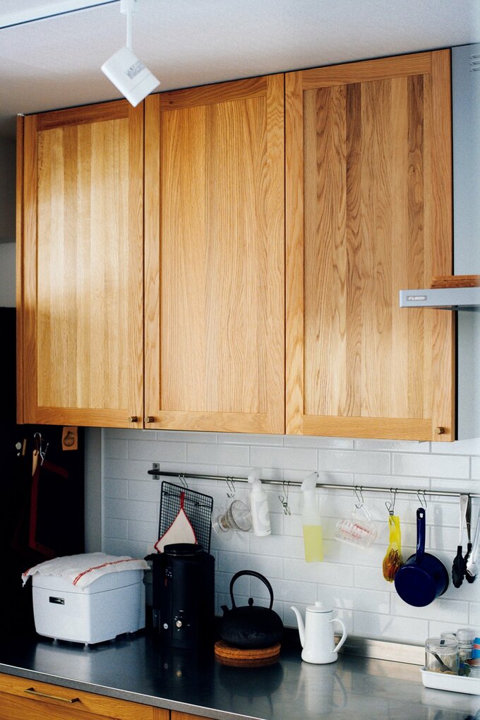キッチン背面にあるつり戸棚