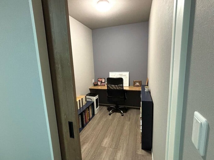 きれいに片づいた書斎