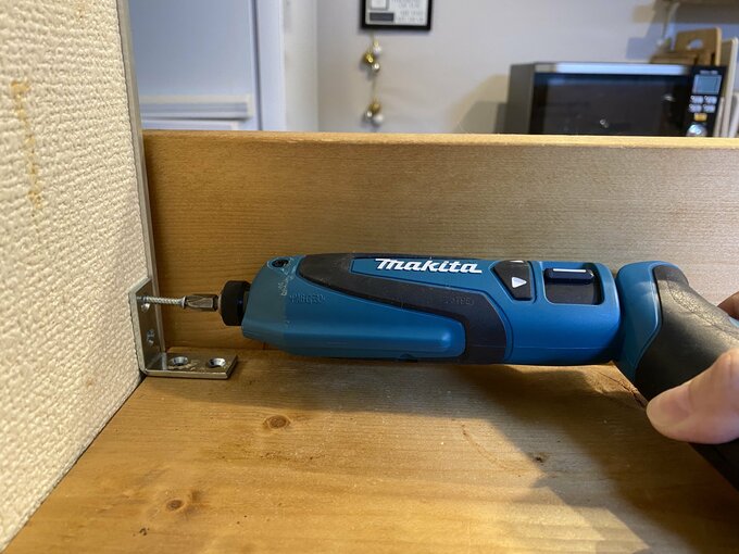 L字金具をとりつける