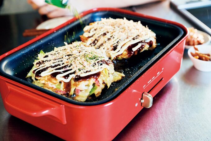 ホットプレートにお好み焼き