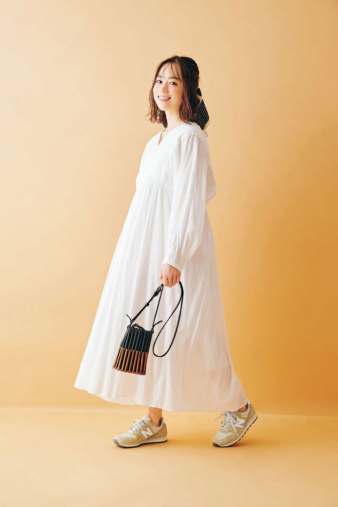 白服女性