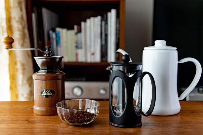 フレンチプレスに耐熱ガラスのポット…美しい道具で丁寧にお茶をいれる