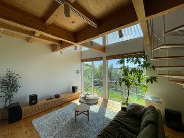 広々LDKを延床面積20坪の家で、どうつくる？天井、窓、階段…工夫したいポイント