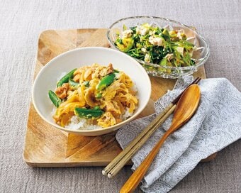 ふわとろ卵が絶品！スナップエンドウと鶏肉の卵とじ丼