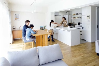 【マンションリノベ事例】スケルトンにして配管も更新。廊下の一部を収納や玄関スペースに