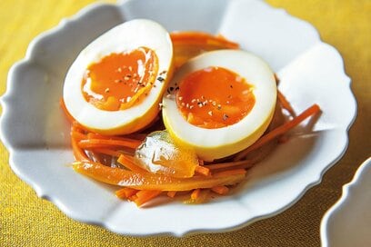 笠原将弘さんの絶品「カレー煮卵」。おかずにもおつまみにも便利な一品