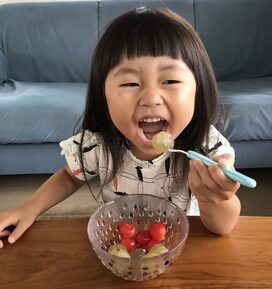 ブドウの皮をむく＆サクランボの種を取るキッチングッズを試してみた