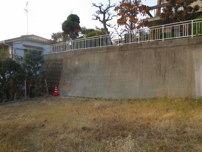 危なそうな擁壁