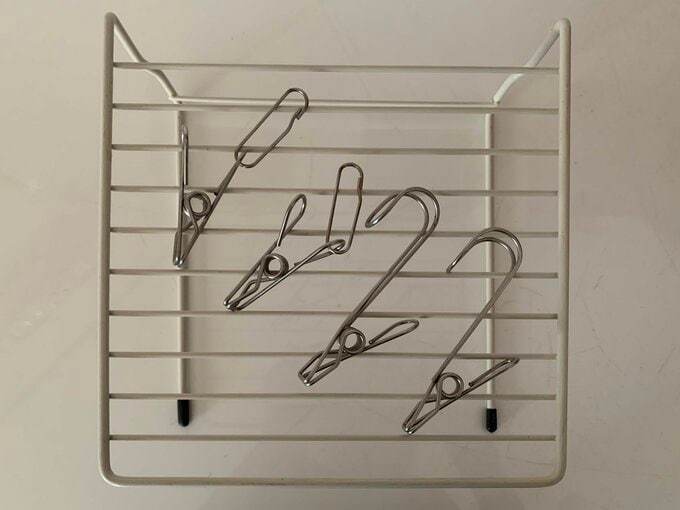 100円ショップのデッシュラックとピンチ