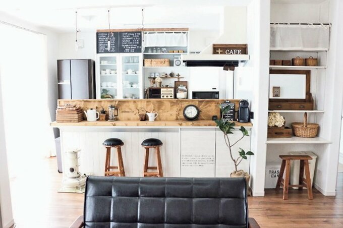 リビング黒ソファ