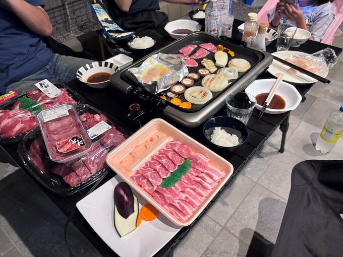 庭でバーベキュー