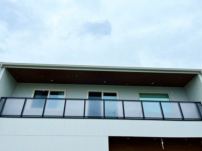 外観とバルコニー