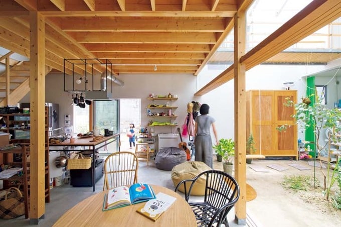 中庭に面したDK