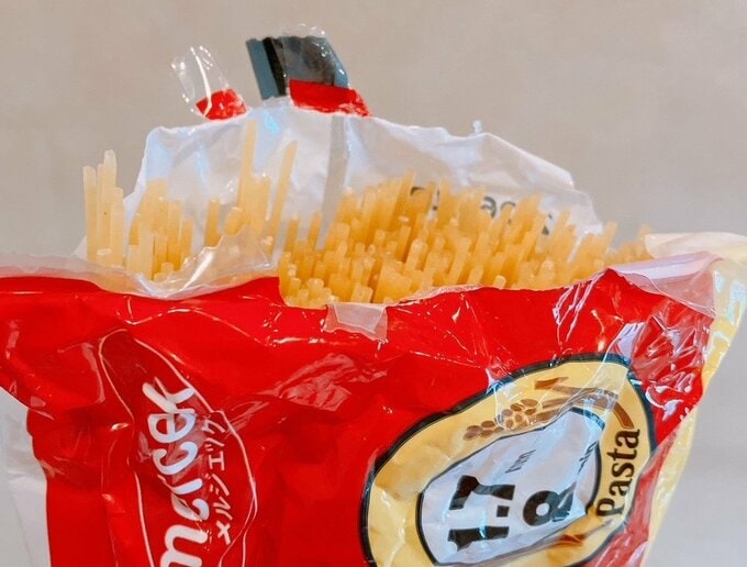 がたがたになったパスタ袋の口部分