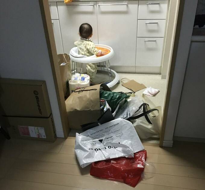 キッチンに赤ちゃん
