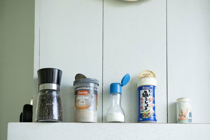 蓋が開いたままの調味料