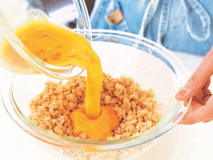 ボウルに材料を入れる