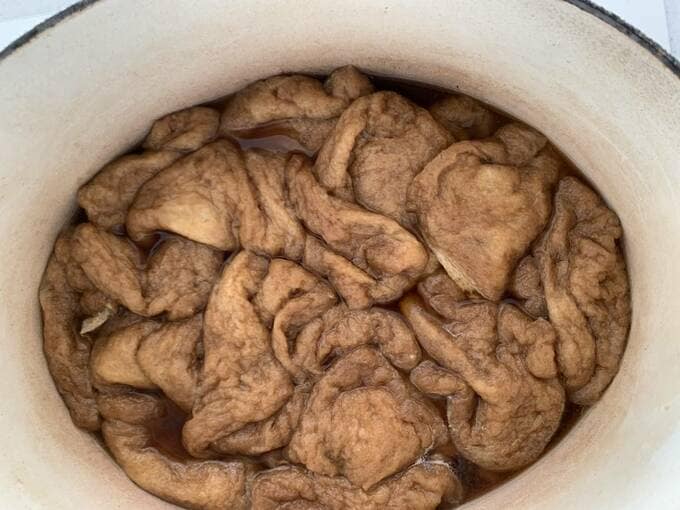 おいなりさんを煮る様子