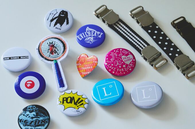 アクセサリーはほとんど使いませんがアームクリップや缶バッヂは大好き