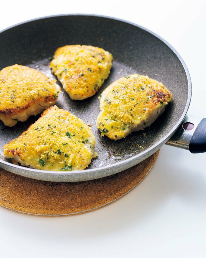 フライパンにハーブパン粉焼き