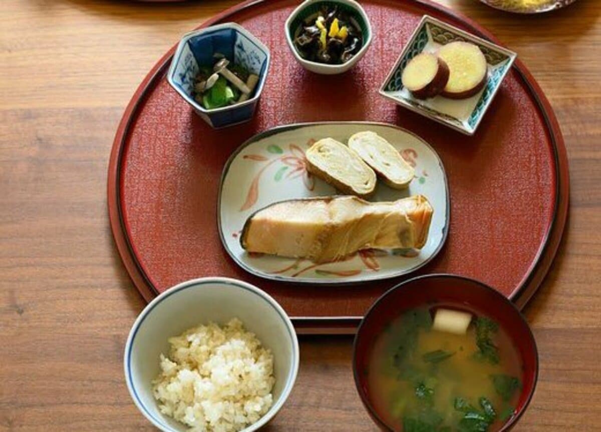 中古】 まんが健康料理の知恵袋 おいしい食事で元気はつらつ