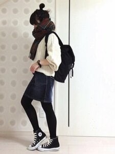 ひざ上のシンプルなスカート