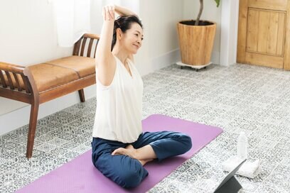 体を冷やさない「温活ストレッチ」。食後1時間にやれば太りにくい効果も