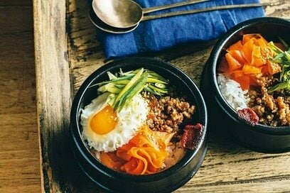 冷凍ごはんとひき肉でパパっとひと皿。韓国ごはん「ビビンパ風」