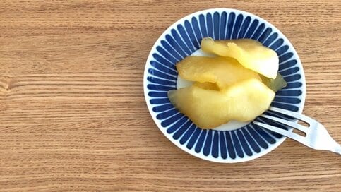 おいしくないリンゴを簡単によみがえらせる方法。パンやヨーグルトと一緒に