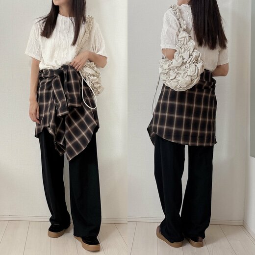 チェックシャツを腰に巻く