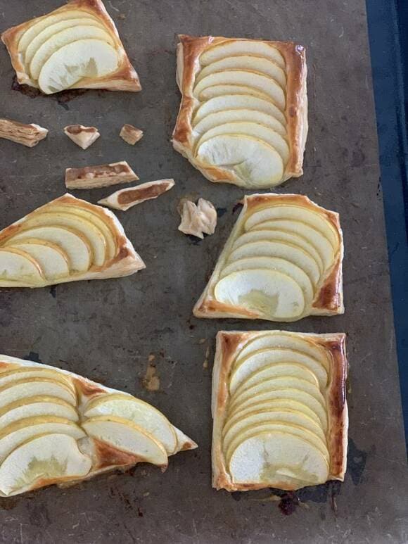 焼きあがったアップルパイ