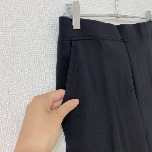 ウエストはゴム