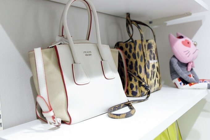 ショップのディスプレイのようなバッグの収納スペース