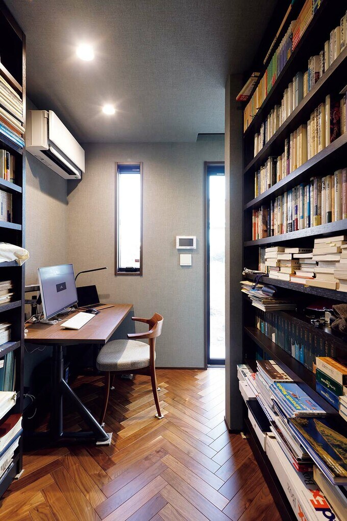 夫の書斎兼ワークスペース