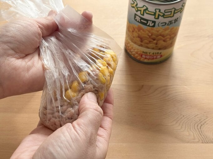 具材をもみこむ