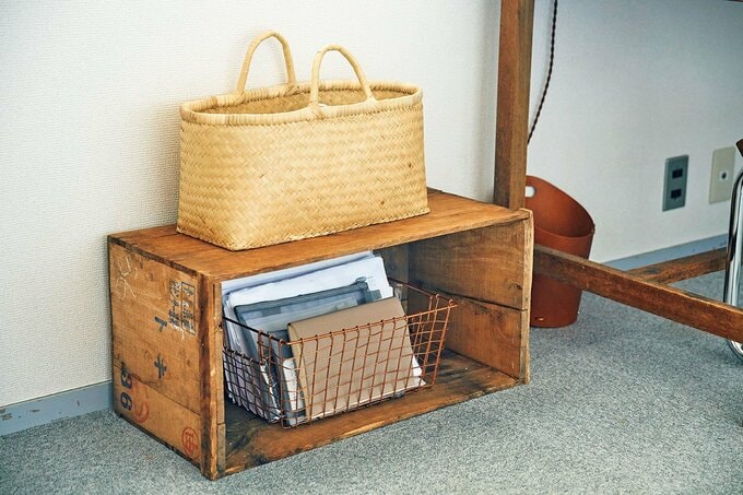 リンゴ箱を本棚に